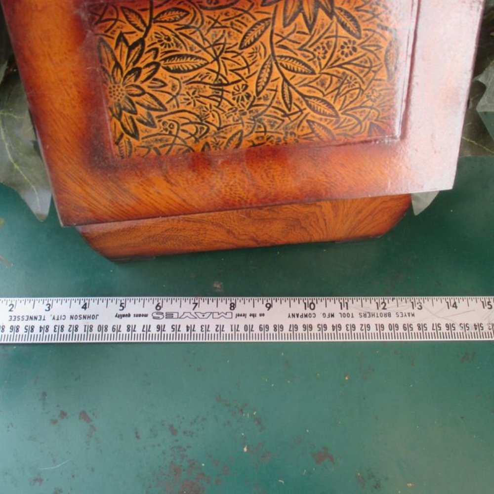 Realistic Artificial Ivy plant in Decorative wooden box with hinged lid - Picture 4 of 5